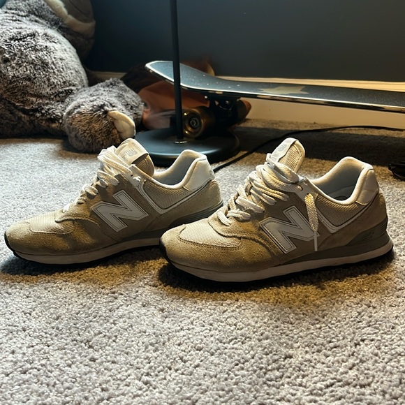 Nimbus Cloud with White New Balance 574 - Picture 1 of 5